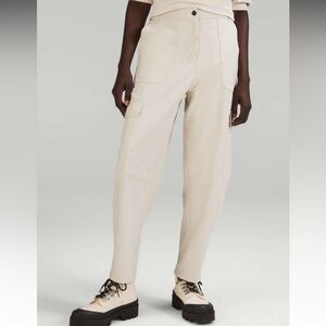 Lululemon Light Utilitech Cargo Pocket High-Rise Pant
Natural Ivory Women’s 26